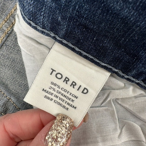 Rhinestone Denim Shorts Torrid Size 24 Stretch Blue Jean Cut Offs Medium Wash - Picture 8 of 8